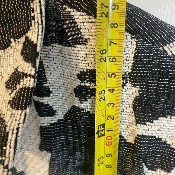 - Woman’s Alfred Dunner black and white coat size 14 HAS MARKS ON SLEEVES - Picture 11 of 11